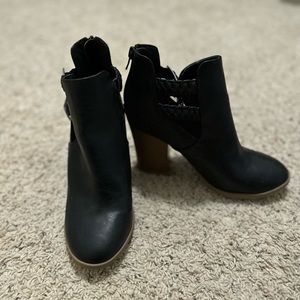 Braided heeled black booties
